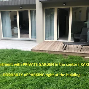 Luxury With Private Garden Apartment