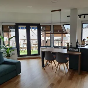 https://modern-top-floor-loft-with-balcony.inbudapesthotels.com