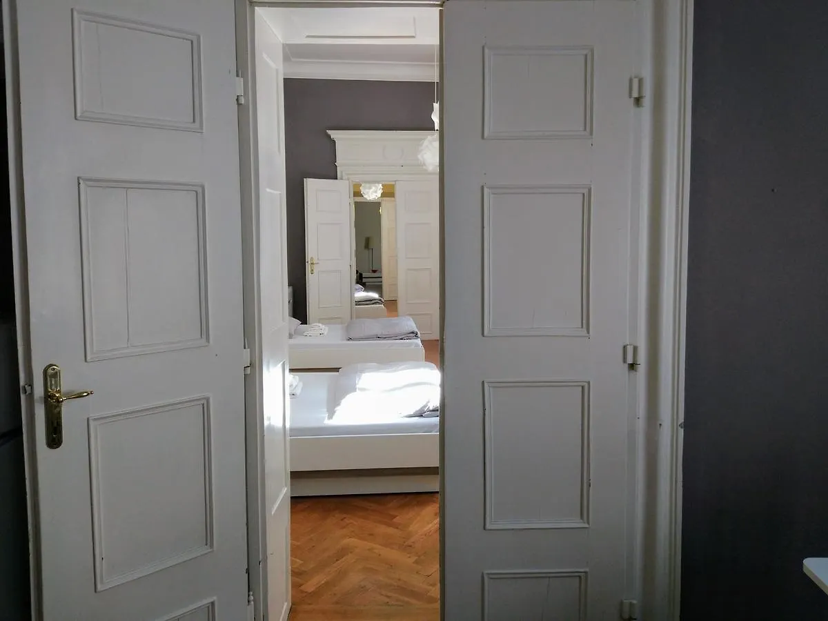 Apartments Tynska 7 Prague